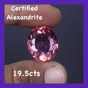 BNWT- Certified Alexandria. 19.5cts